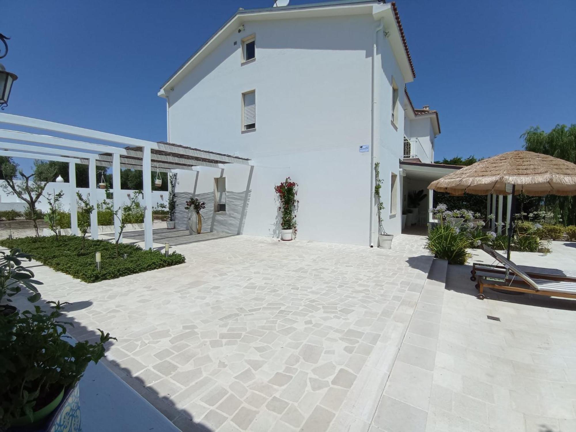 Tenuta Viale Degli Ulivi *
